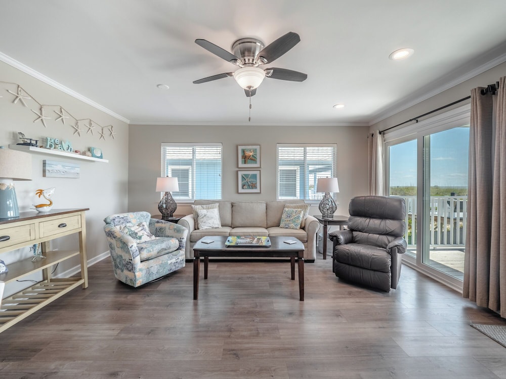 Coral Surf #A1 Beachy Keen — 4-Star Luxury Hotel in Carolina Beach, United States
