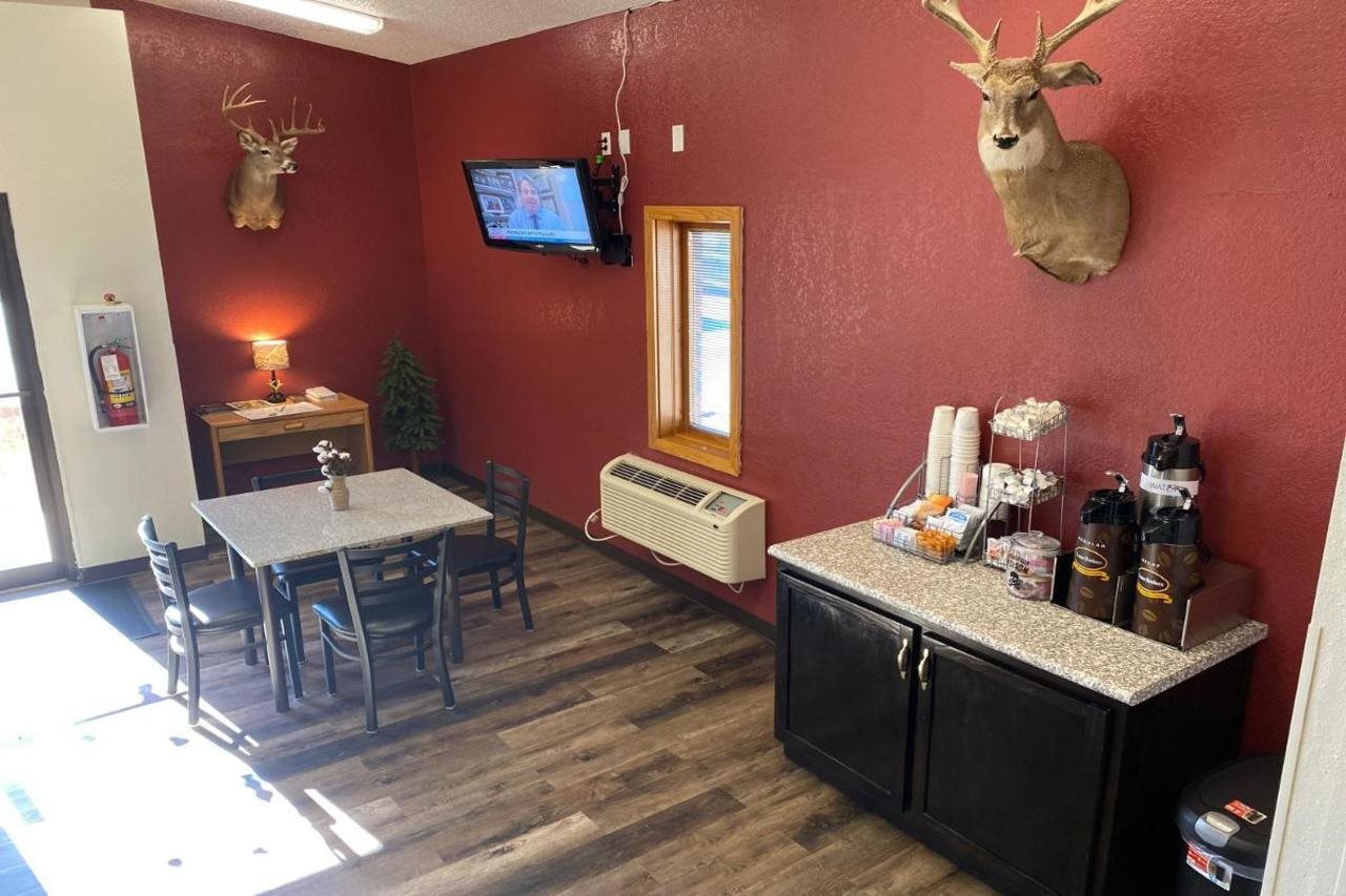Glendive Lodge - photo 2