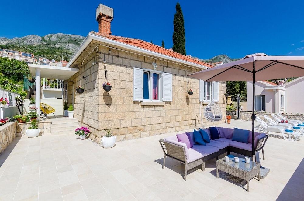Holiday Home Lungo Mare — 4-Star Luxury Hotel in Srebreno, Croatia
