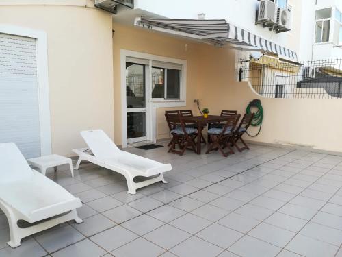 Apartamento Mourinho — 4-Star Luxury Hotel in Armacao De Pera, Portugal