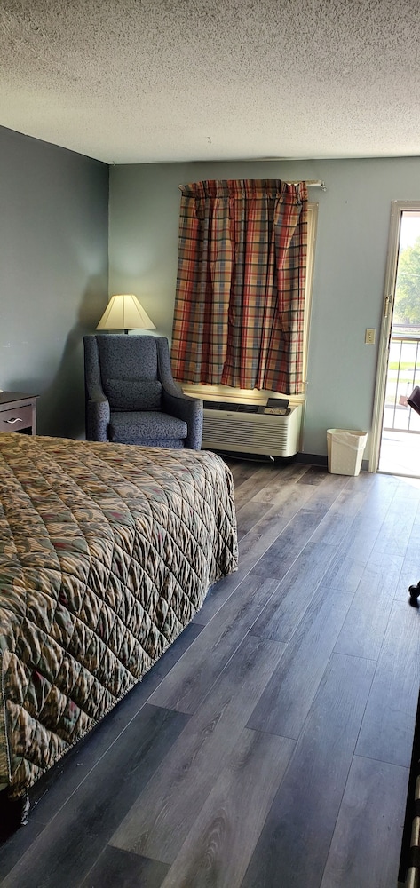 Palmetto Inn - photo 11