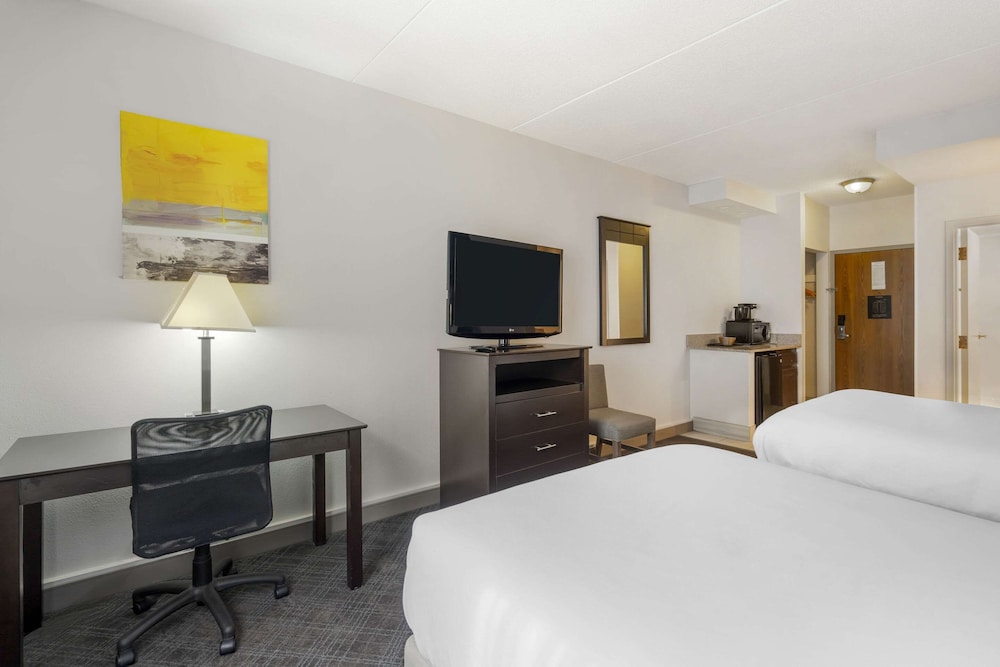 Comfort Inn & Suites Mundelein Vernon Hills - photo 14