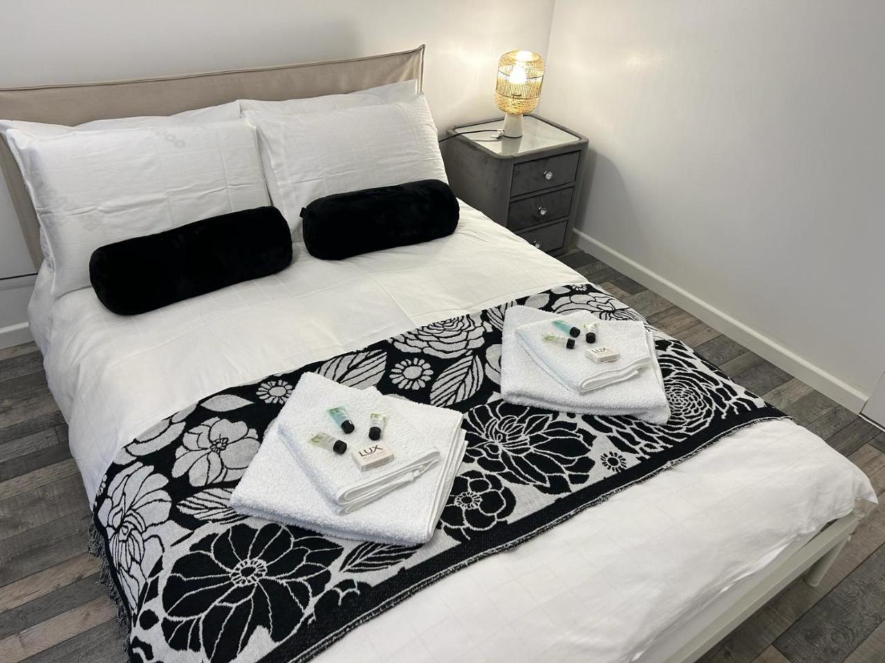 Ana Guest House 19145260 — Horley