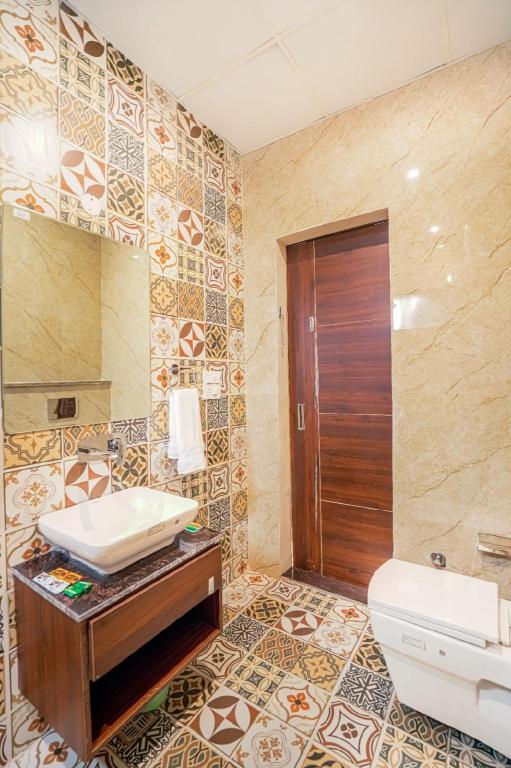 Hotel Devine Zirakpur Chandigarh