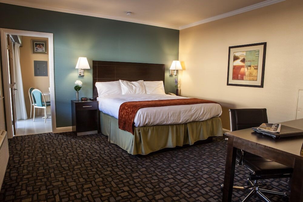 Marinwood Inn & Suites - photo 12
