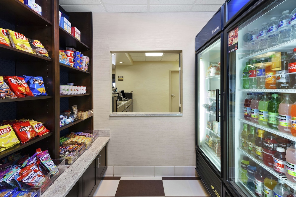 Hampton Inn Clinton - photo 26