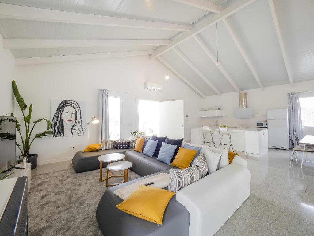 Cubo's Villa Loft Monte Perdido — 4-Star Luxury Hotel in Alhaurin El Grande, Spain