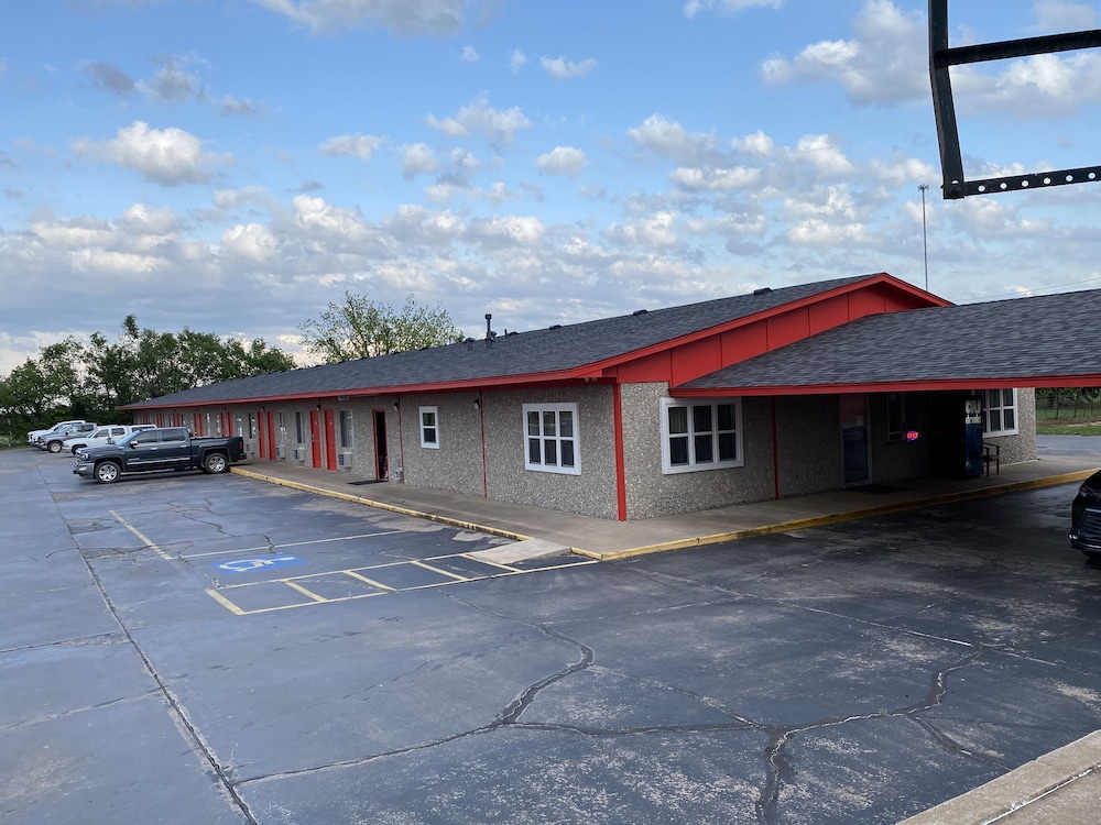 Century inn motel — hotel in Marlow
