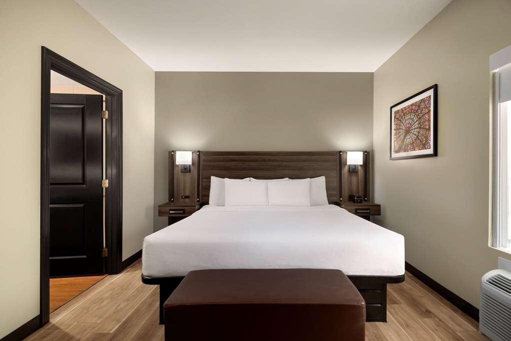 La Quinta Inn & Suites by Wyndham Gonzales LA - photo 41