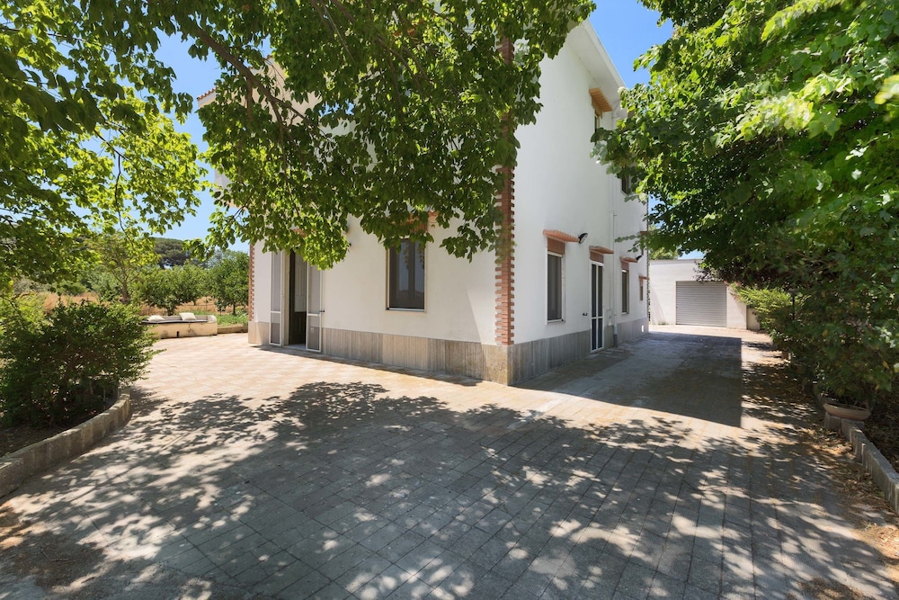 Villa dei Primi — 4-Star Luxury Hotel in Matino, Italy