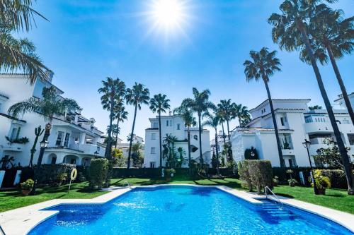 LNM17 Modern 1 bed flat close to beach and port in Marbella, Spain