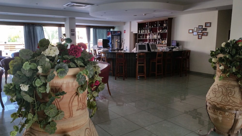 Moniatis Hotel — Limassol — photo 4