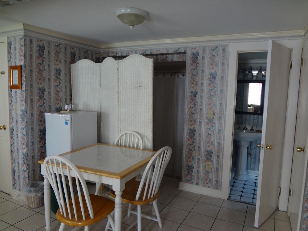 The Henry Collins Inn - photo 14