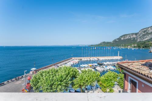 ApartmentsGarda Baia Del Garda 5 — 4-Star Luxury Hotel in Garda, Italy