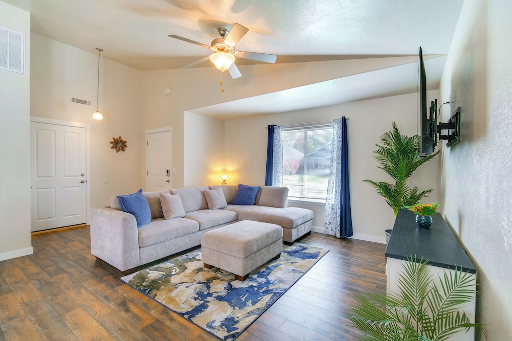 3 Mi to Riverside Park: Grants Pass Getaway — hotel in Grants Pass