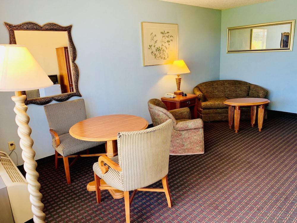 Knights Inn Lawton - photo 3