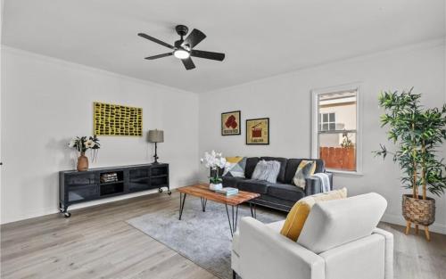 Modern 2 Bedroom in Santa Moinca Area Close to UCLA — 4-Star Luxury Hotel in Los Angeles, United States