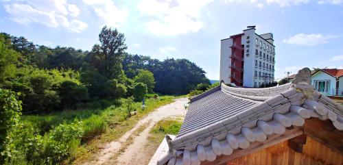 Namwon Hotel - carbon neutral hotel in Nangen
