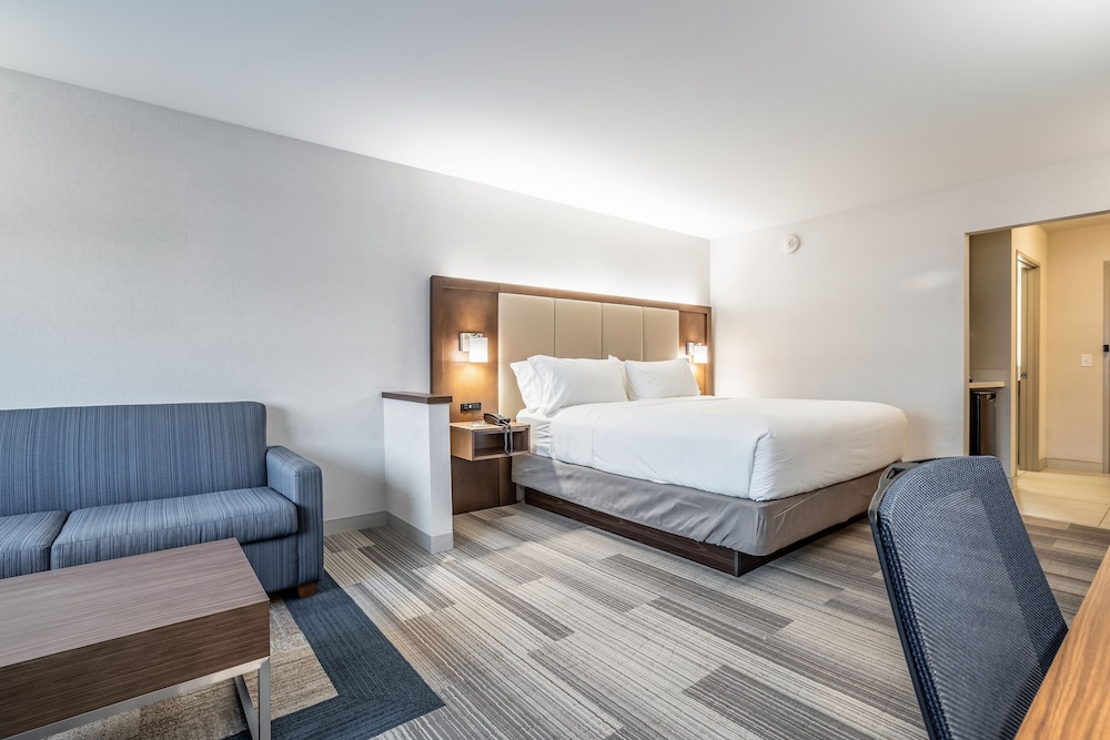 Holiday Inn Express and Suites Platteville by IHG - photo 14