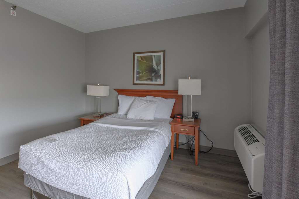 La Quinta Inn & Suites by Wyndham New Haven - photo 12