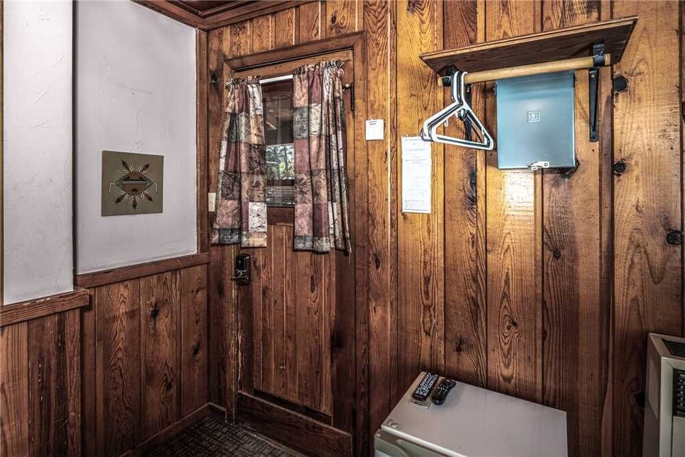 Apache Village 9 Queen Bed Midtown Pet Friendly Sleeps 2 - photo 3