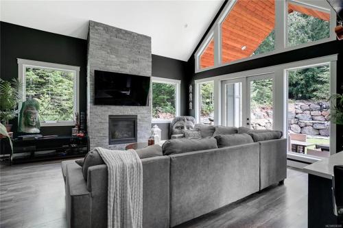 Shawnigan Lake Retreat with Theatre - last minute hotel in Unknown City