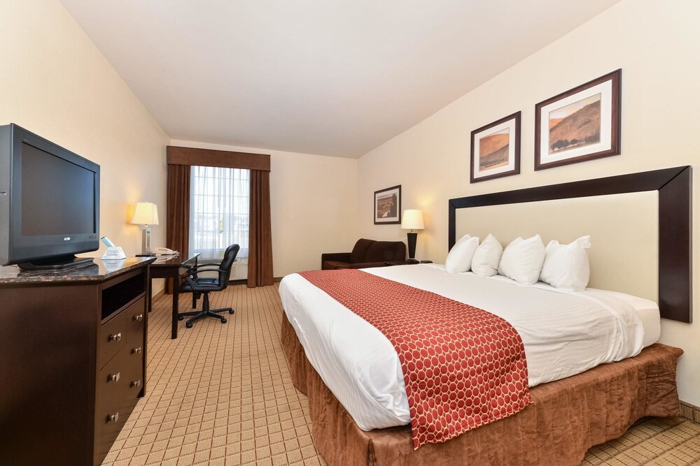 Express Inn & Suites - photo 6