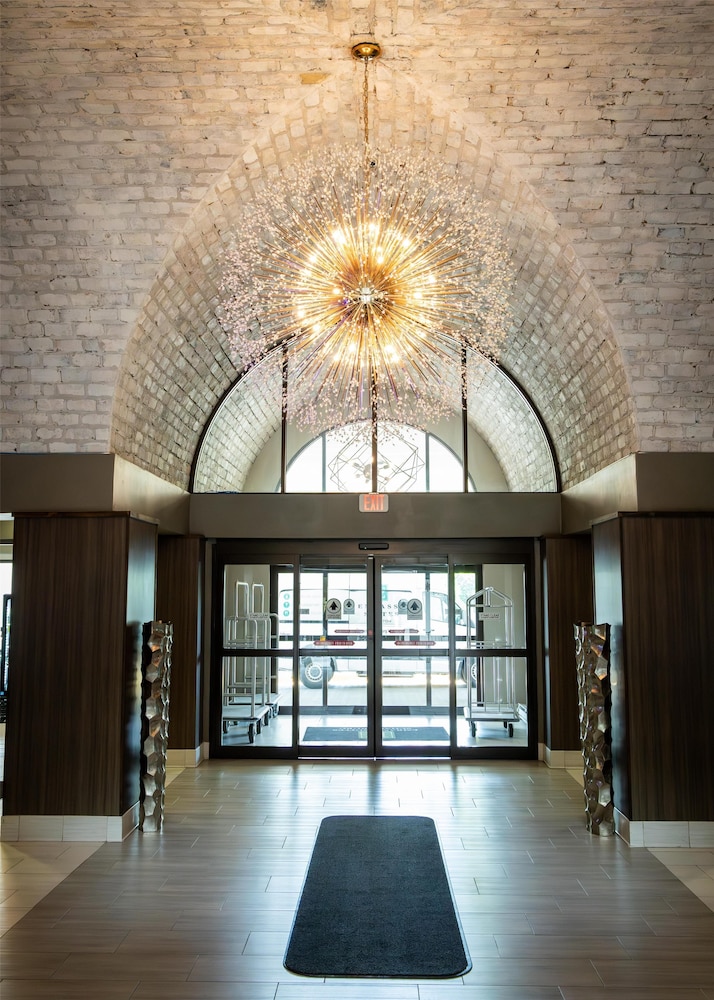 Embassy Suites by Hilton Chicago Schaumburg Woodfield - photo 3