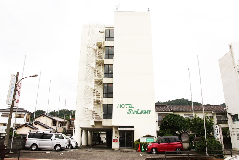 OYO 43996 Business Hotel Sunlight — hotel in Minamata