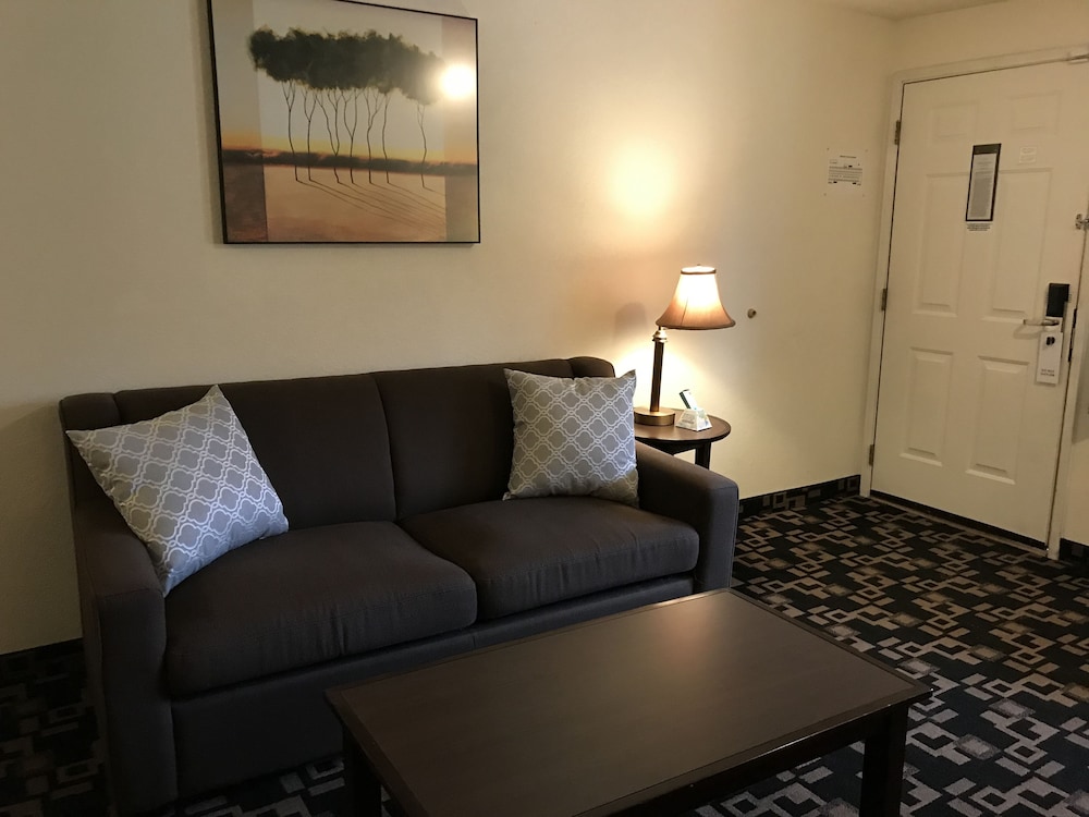 MorningGlory Inn & Suites - photo 8