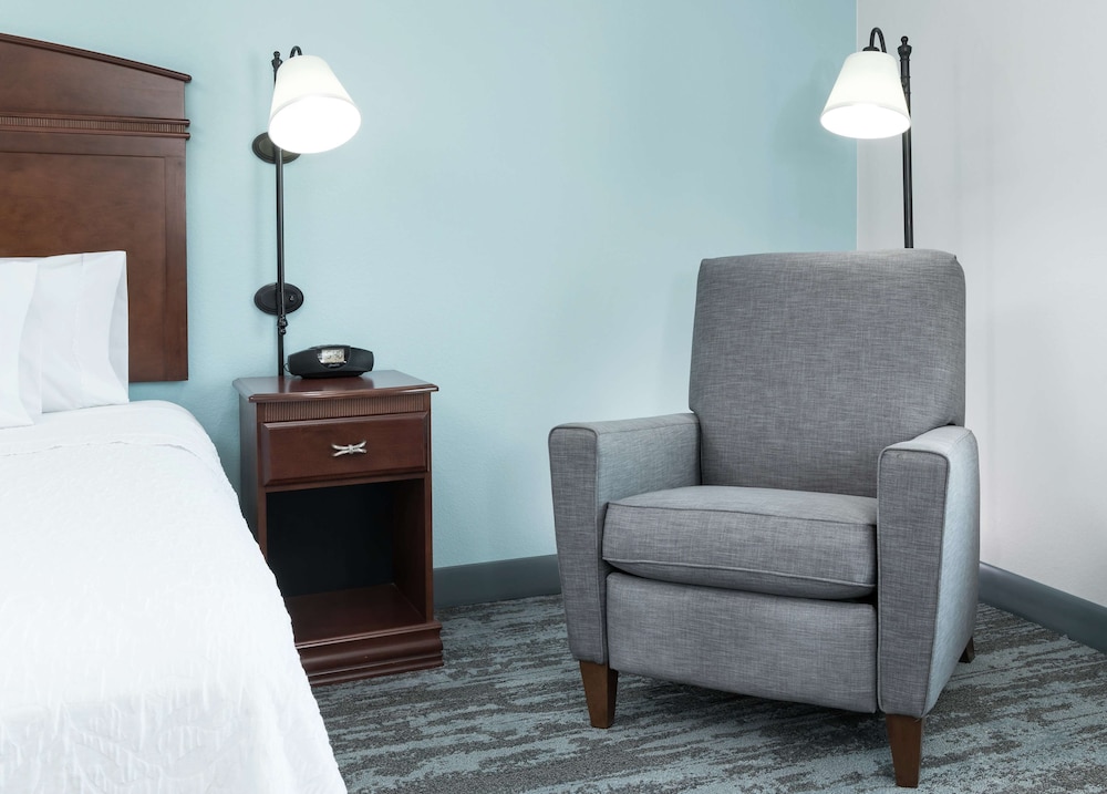 Hampton Inn & Suites Rochester North - photo 18