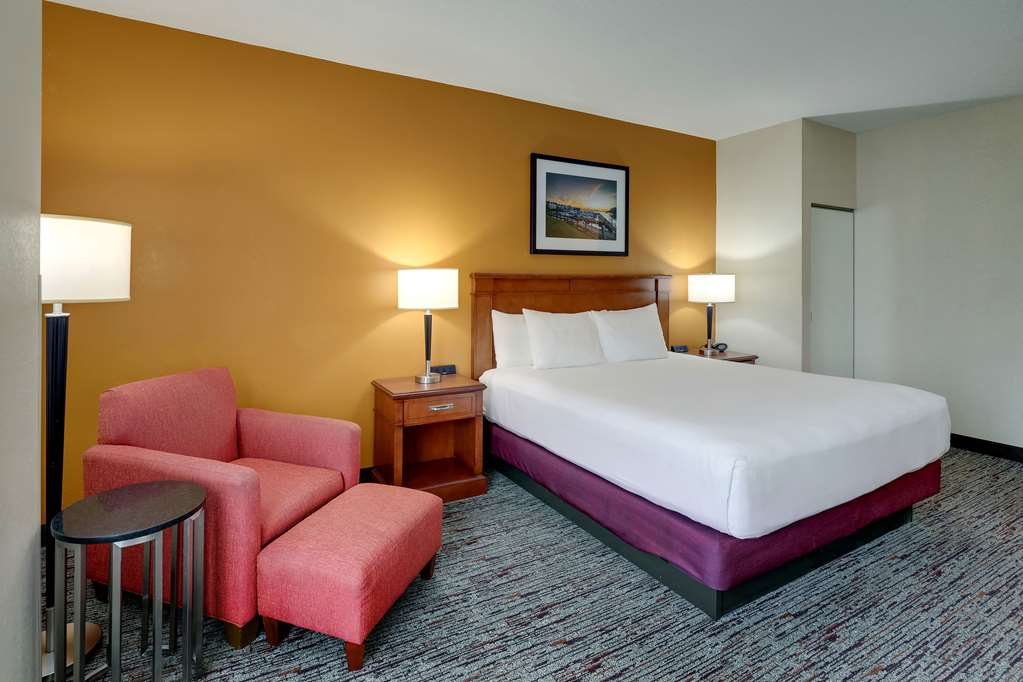 Drury Inn & Suites Charlotte Northlake - photo 21
