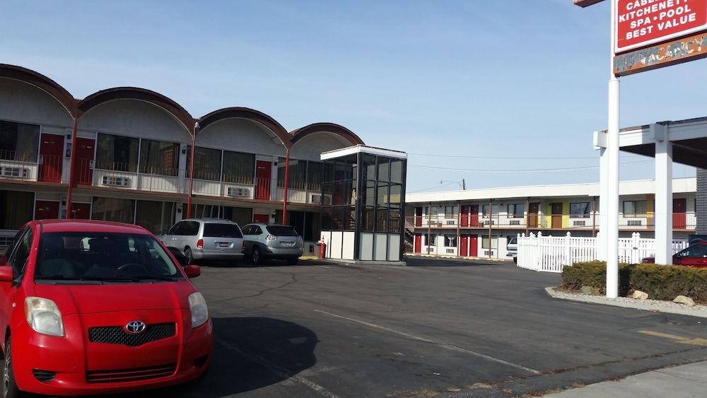 Executive Inn & Suites - carbon neutral hotel in Provo
