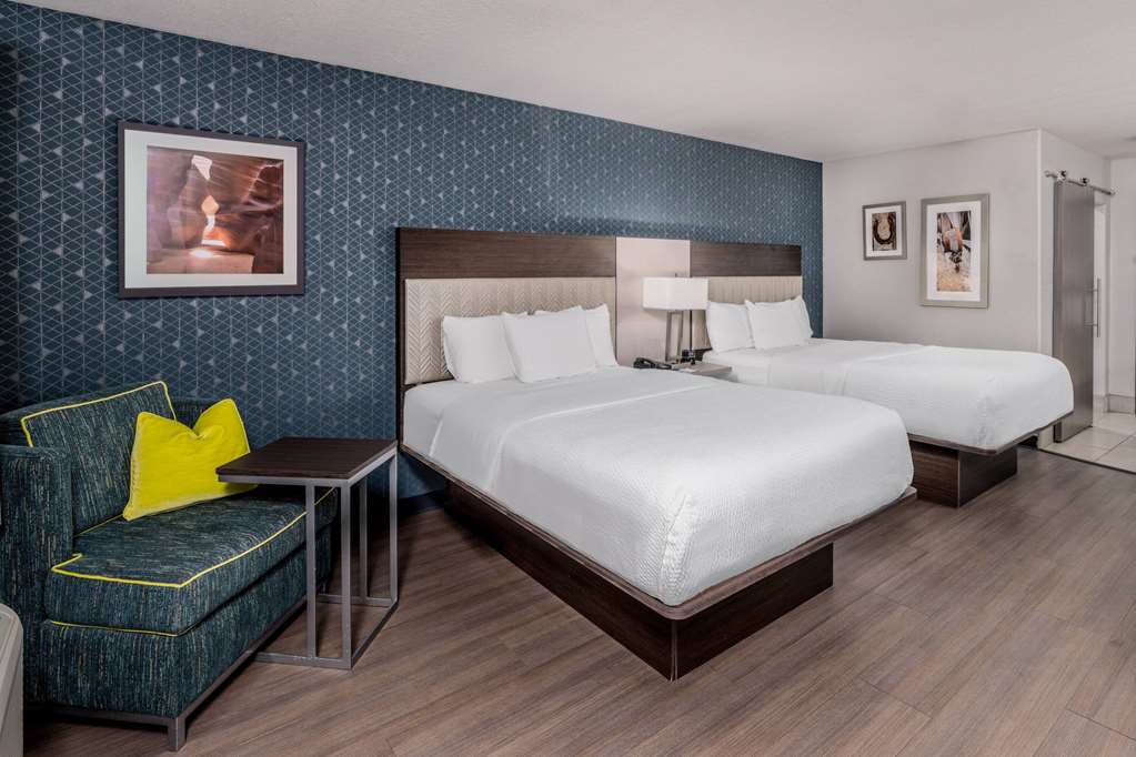 La Quinta Inn & Suites by Wyndham Santa Rosa - photo 19