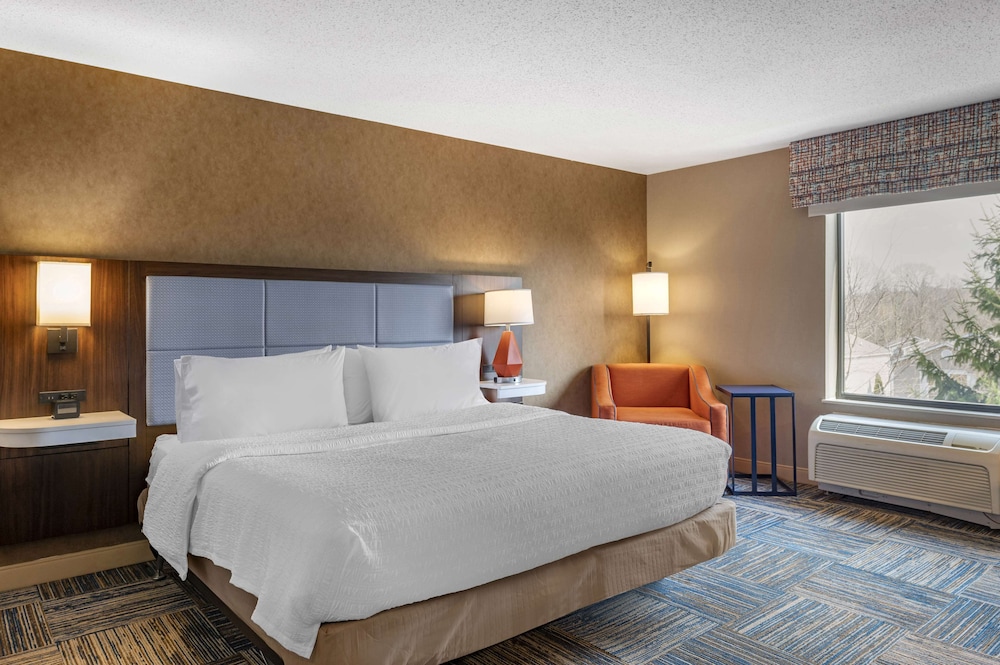 Hampton Inn Greenfield - photo 32