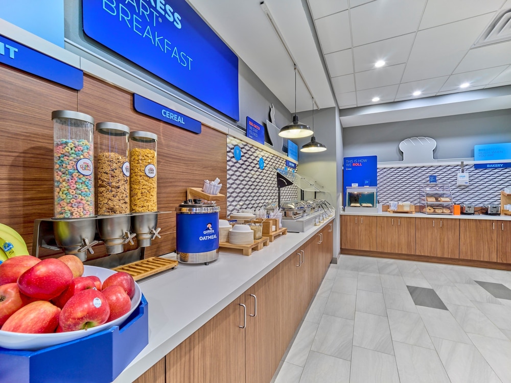 Holiday Inn Express Huntsville Space Center by IHG - photo 35