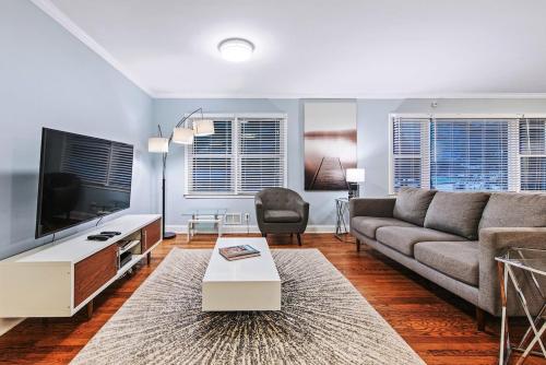 World Cup Sleeps 16 Near Stadium 7 BDR — Decatur — photo 3