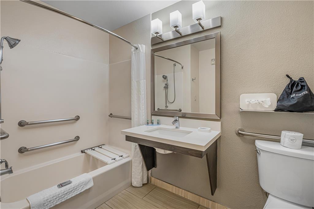 Best Western Valencia Six Flags Inn & Suites - photo 24
