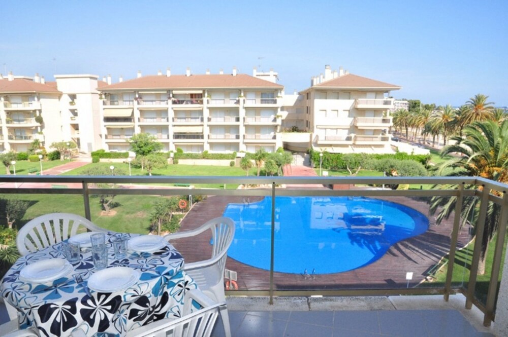 Golf St Jordi 2 Planet Costa Dorada — 4-Star Luxury Hotel in Cambrils, Spain