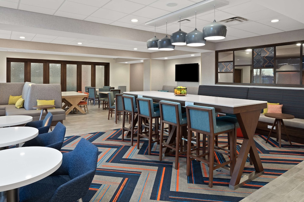 Hampton Inn Circleville - photo 32