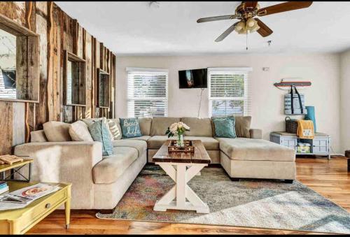 Rustic Coastal Retreat in Sunset Cliffs three beds & two baths — 4-Star Luxury Hotel in San Diego, United States