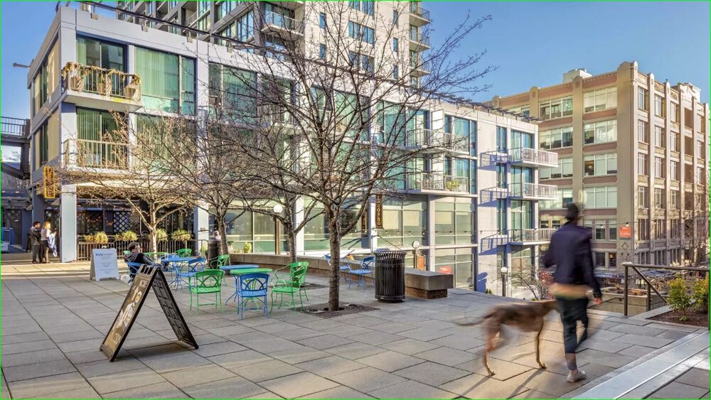 Centennial Tower Lake View Penthouse Three Bedroom Apartment with Balcony in Seattle, United States