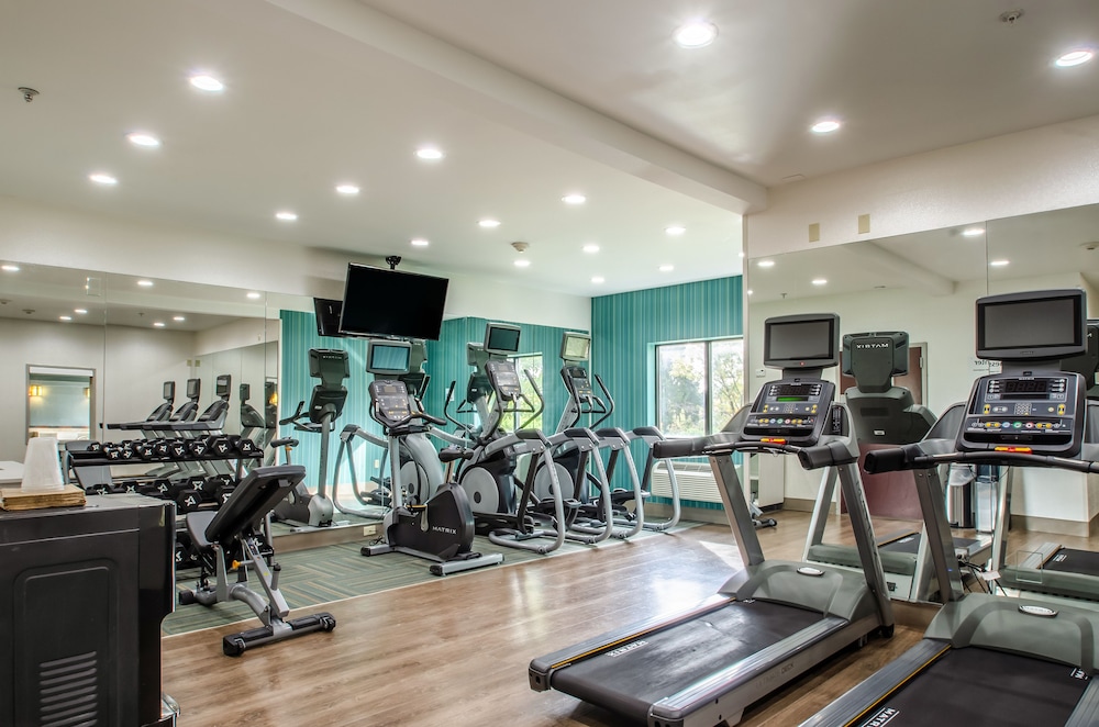Holiday Inn Express & Suites Olathe South by IHG - photo 19