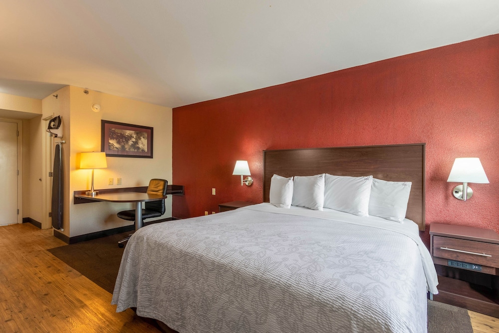 Red Roof Inn Plus El Paso East - photo 8
