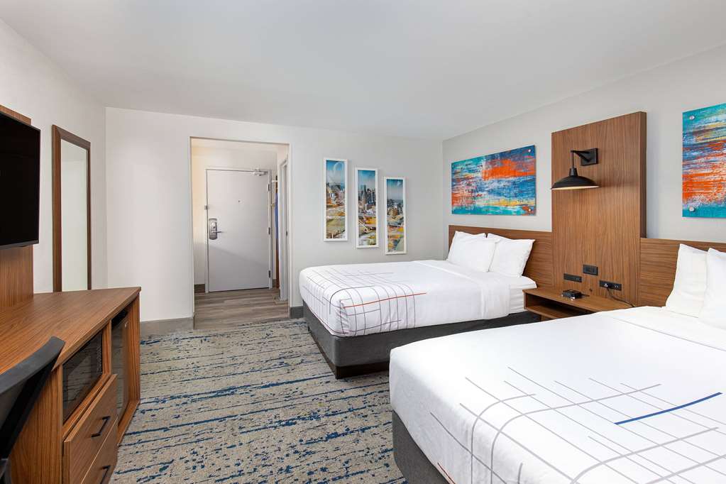 La Quinta Inn & Suites by Wyndham Nashville Airport - photo 9