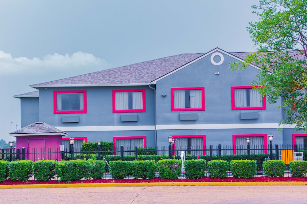 OYO Townhouse Donaldsonville Gonzale - featured photo