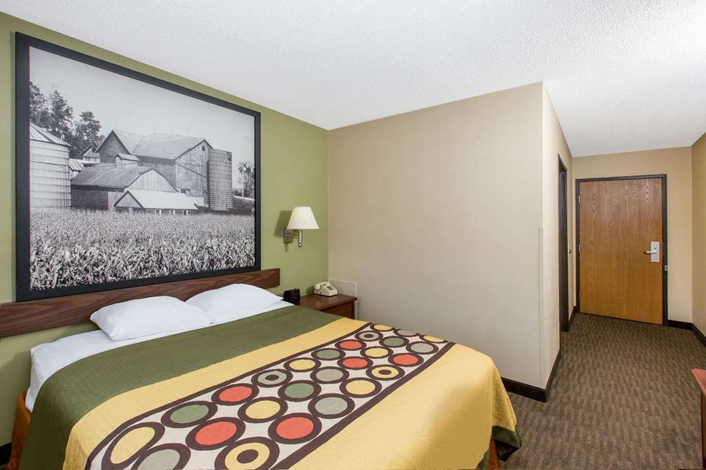 Super 8 by Wyndham Fairmont - photo 6