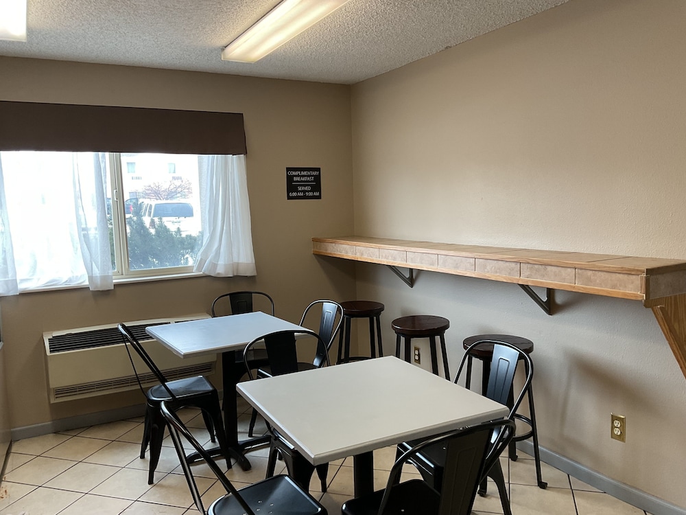 Super 8 by Wyndham Colorado Springs Airport - photo 15