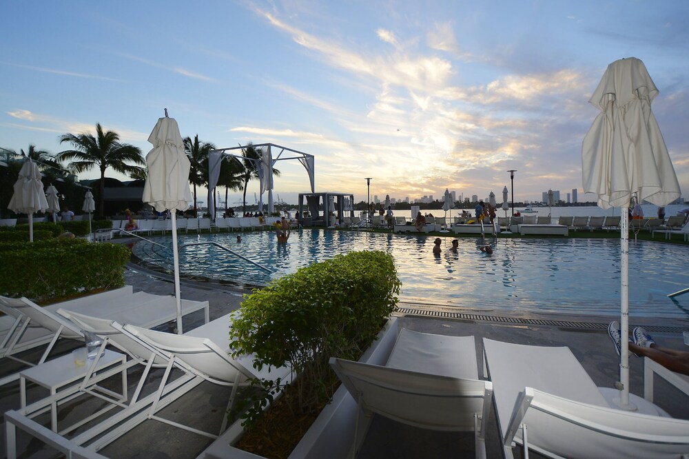 Suite 1100 West Av in a 4 Hotel Pool With DJ #601 - photo 49