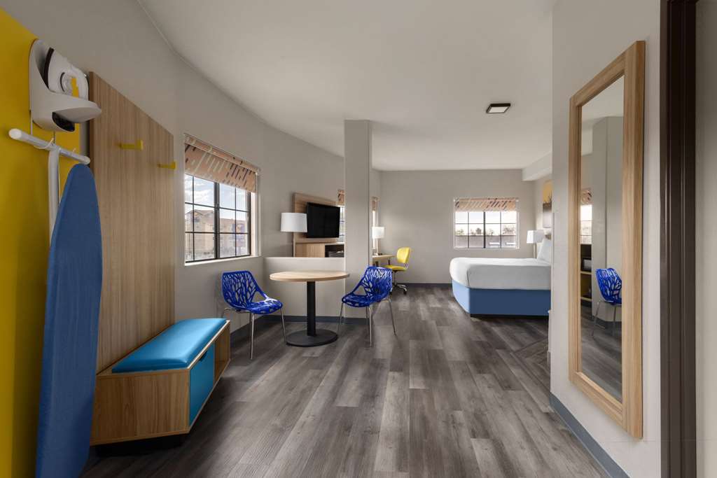 Days Inn & Suites by Wyndham Tucson Marana - photo 46